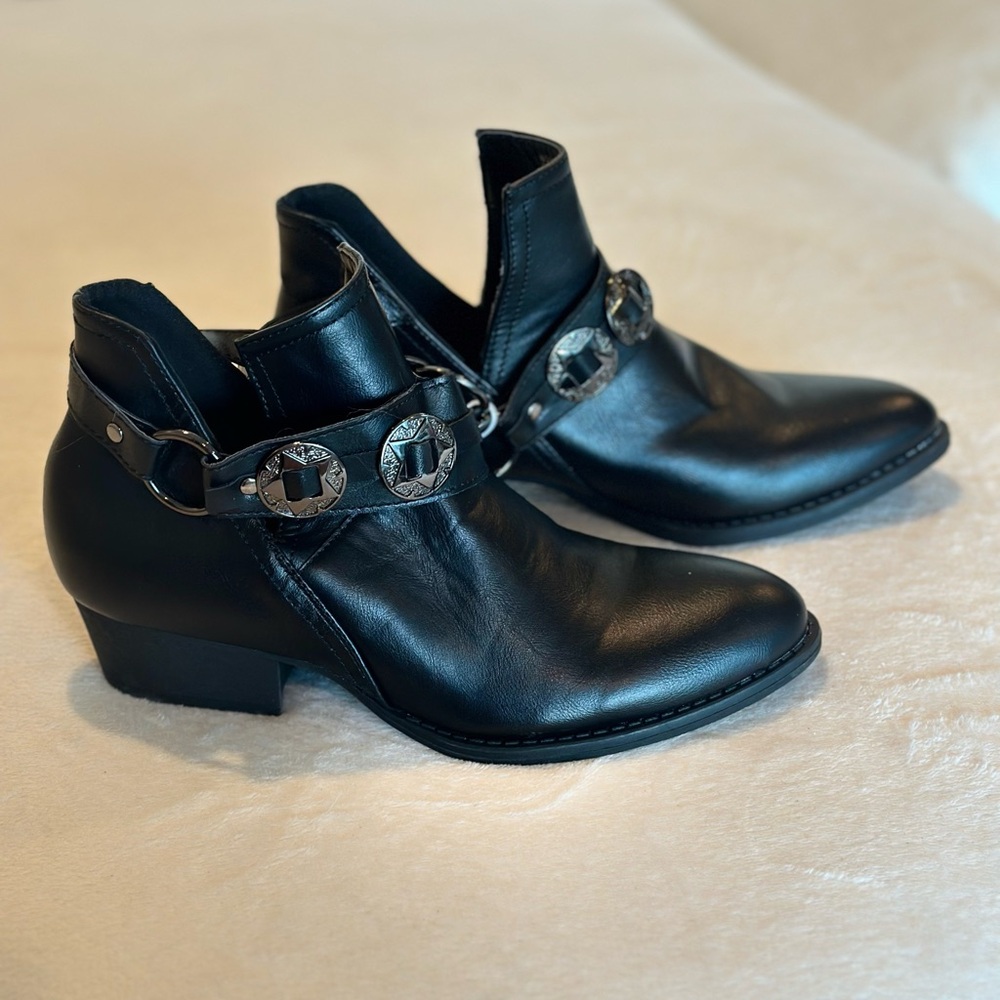 GC Shoes size 7.5 Elisa Black Ankle Booties
